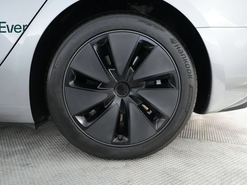 Used 2025 Tesla Model 3 Long Range AWD/4WD image 9
