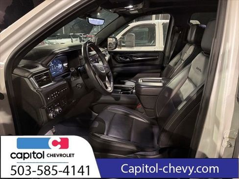 Used 2024 GMC Yukon XL Denali w/ Advanced Technology Package image 8