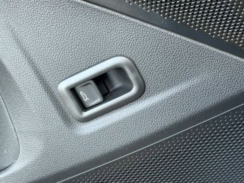 New 2026 Volkswagen Tiguan SE image 23