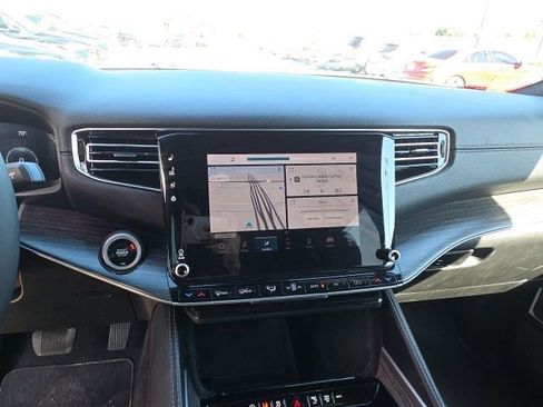 Used 2024 Jeep Wagoneer L Series II image 19