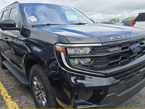 Used 2025 Ford Expedition Active RWD image 3