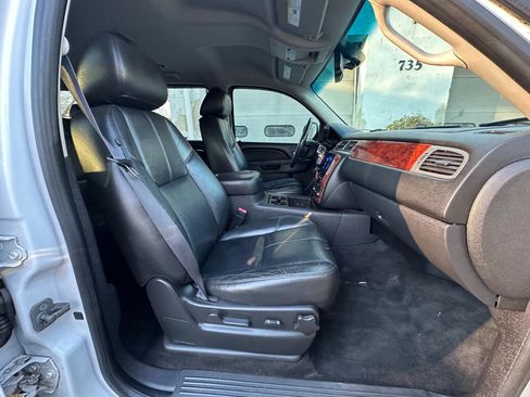 Used 2011 GMC Yukon XL SLT image 34