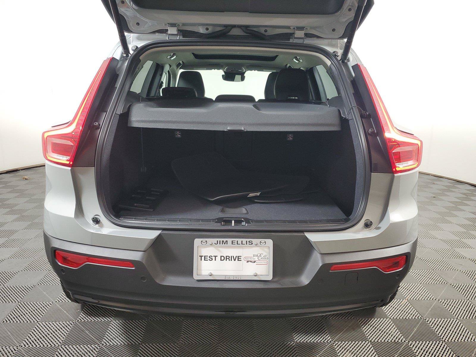 Used 2026 Volvo XC40 B5 Core AWD/4WD image 9