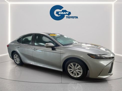 Used 2025 Toyota Camry LE image 10