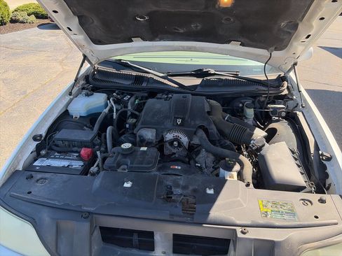 Used 2004 Lincoln Town Car Signature image 16