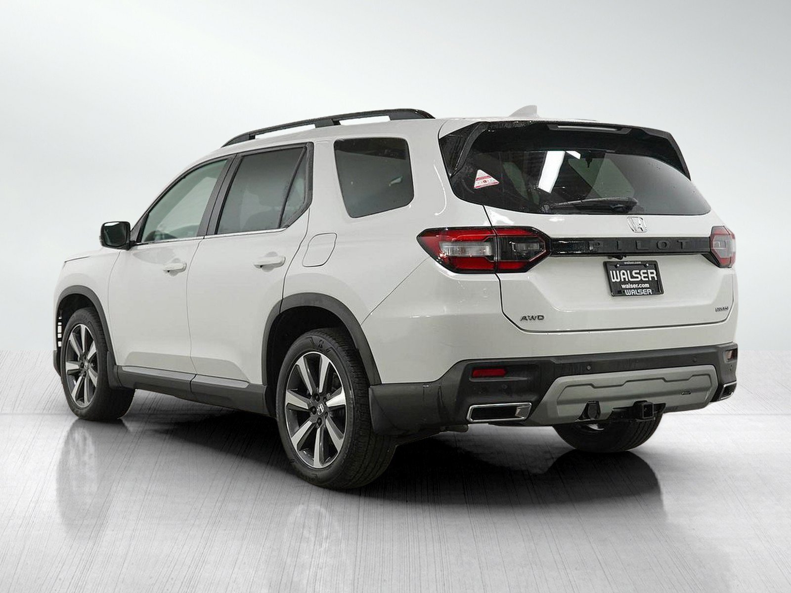 Used 2024 Honda Pilot Touring image 4