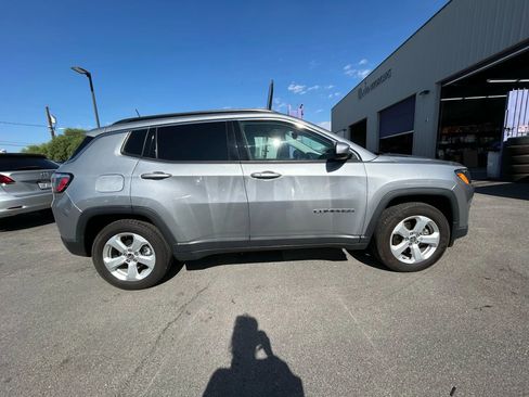 Used 2017 Jeep Compass Latitude w/ Popular Equipment Group FWD image 4