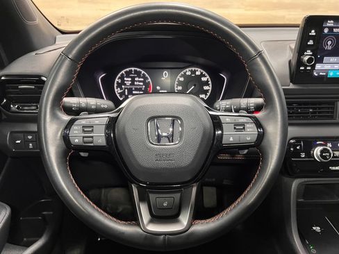 Used 2025 Honda Pilot TrailSport image 9