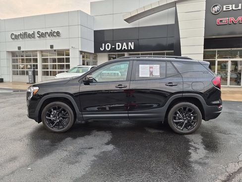 Used 2024 GMC Terrain SLE w/ Driver Convenience Package AWD/4WD image 8