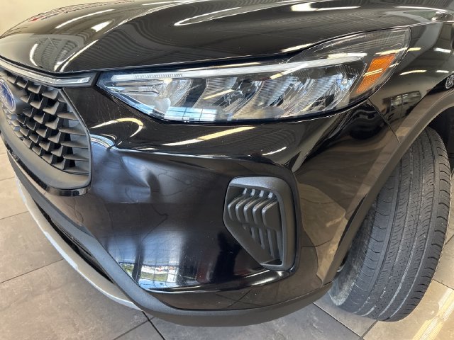 Used 2023 Ford Escape Active AWD/4WD image 17