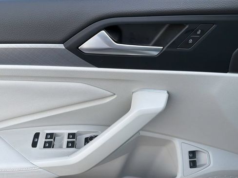 Certified 2024 Volkswagen Jetta SE w/ Panoramic Sunroof Package FWD image 24