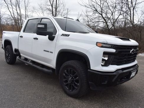 Used 2025 Chevrolet Silverado 2500 Custom w/ Custom Value Package image 10