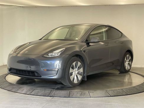 Used 2022 Tesla Model Y Long Range AWD/4WD image 1