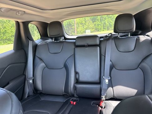 Used 2022 Jeep Cherokee Limited image 14