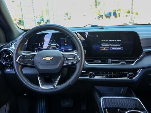 Used 2025 Chevrolet Equinox LT image 22