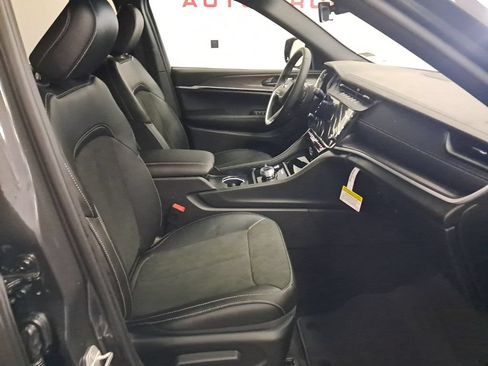 New 2026 Jeep Grand Cherokee Altitude AWD/4WD image 33