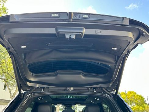 Used 2025 Land Rover Range Rover Sport SE AWD/4WD image 39