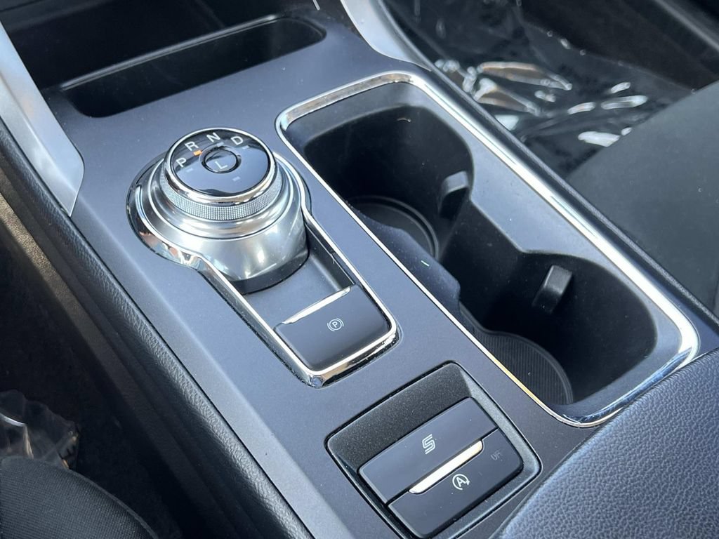 Used 2020 Ford Fusion SE FWD image 20