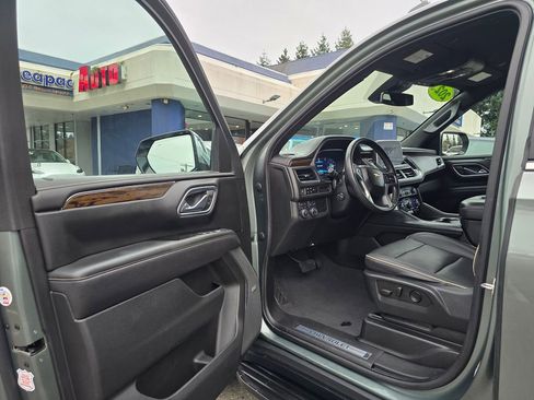 Used 2023 Chevrolet Suburban Premier image 20
