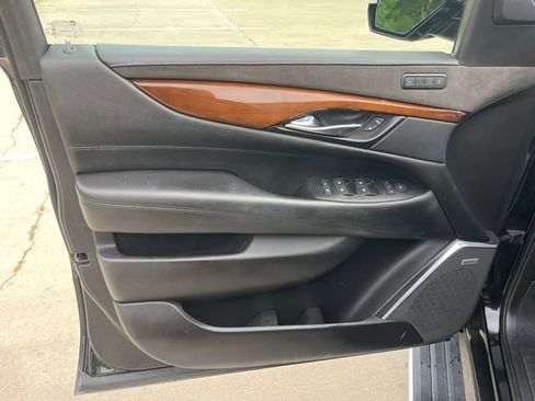 Used 2020 Cadillac Escalade Premium Luxury image 13