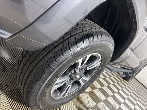 Used 2016 Toyota Tacoma TRD Sport image 32