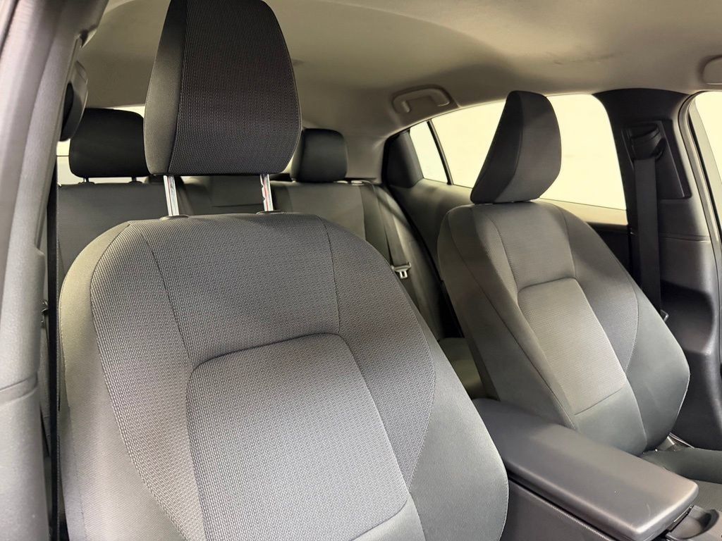 Used 2025 Toyota Prius LE FWD image 11