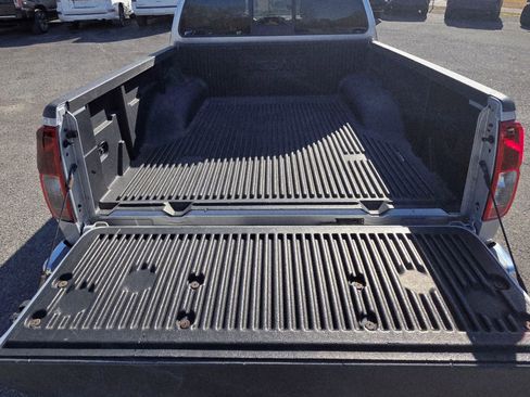 Used 2019 Nissan Frontier SV image 7