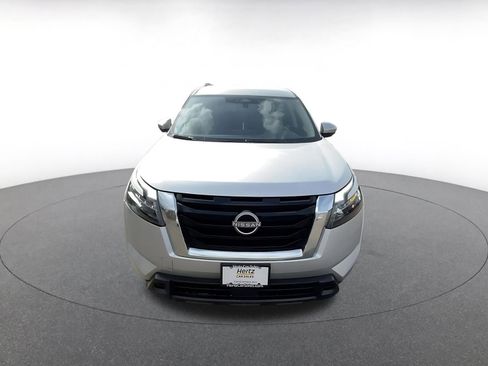 Used 2025 Nissan Pathfinder SV image 4
