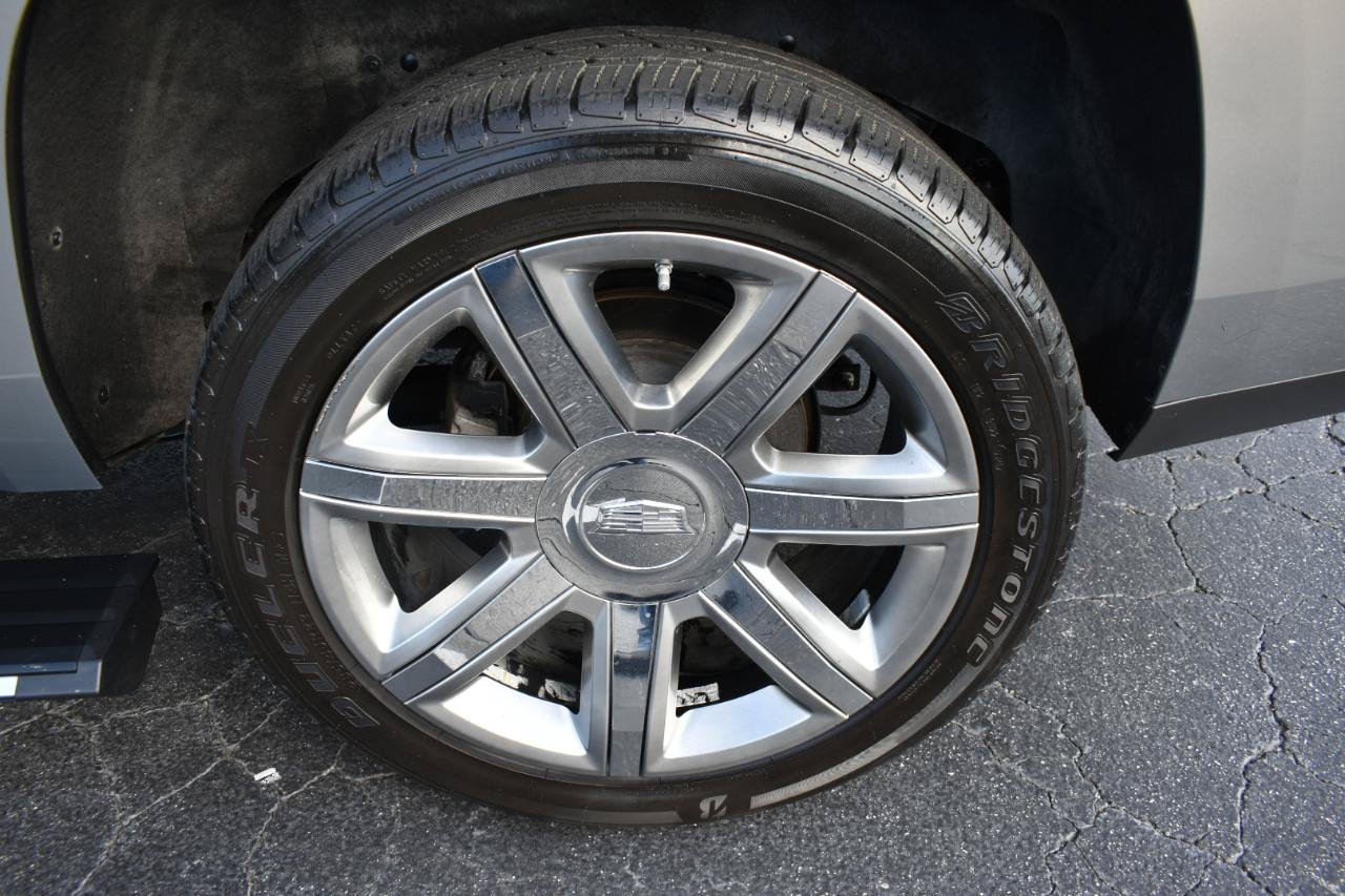 Used 2017 Cadillac Escalade Premium Luxury AWD/4WD image 36