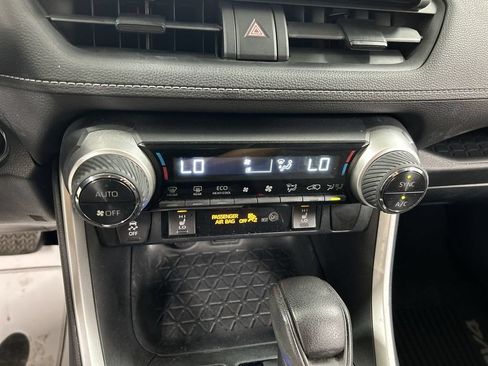 Used 2019 Toyota RAV4 XLE w/ Convenience Package AWD/4WD image 16