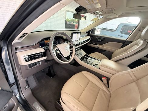 Used 2023 Lincoln Aviator Reserve w/ Elements Package Plus AWD/4WD image 11