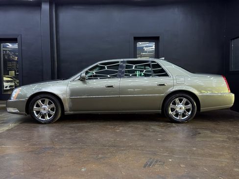 Used 2010 Cadillac DTS Premium FWD image 5