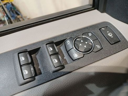 Used 2019 Ford F250 XLT w/ XLT Premium Package image 15