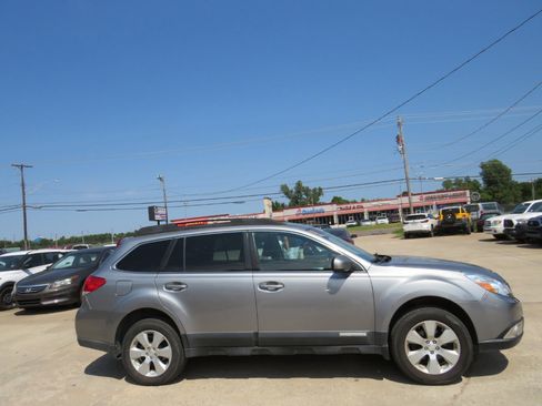 Used 2011 Subaru Outback 2.5i Premium w/ All-Weather Pkg image 4
