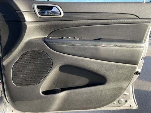 Used 2021 Jeep Grand Cherokee Laredo X image 25