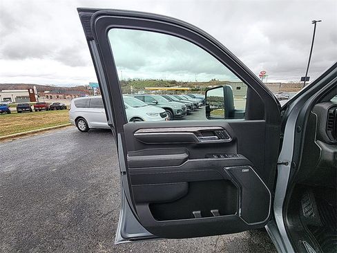 Used 2024 Chevrolet Silverado 3500 LTZ w/ LTZ Convenience Package image 13