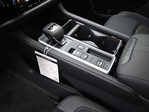 New 2026 Nissan Pathfinder SV w/ SV Premium Package FWD image 18