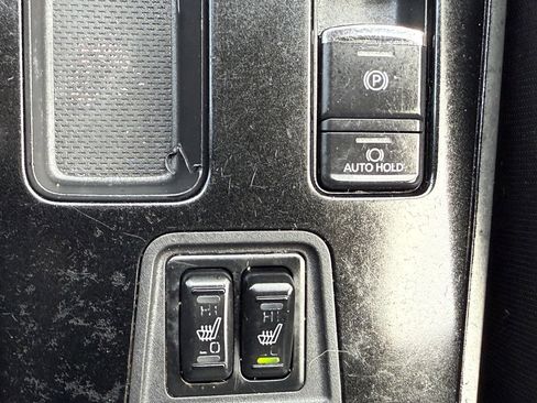 Used 2020 Mitsubishi Outlander ES image 32