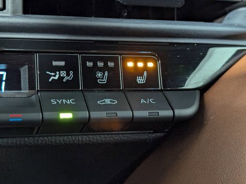 Used 2025 Toyota Crown Signia image 20