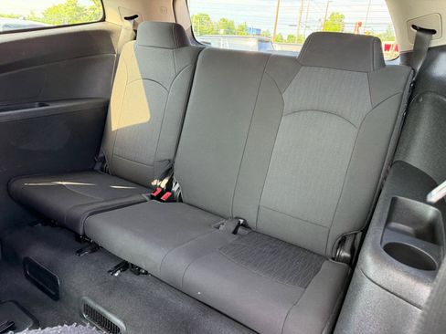 Used 2017 Chevrolet Traverse LT FWD image 13