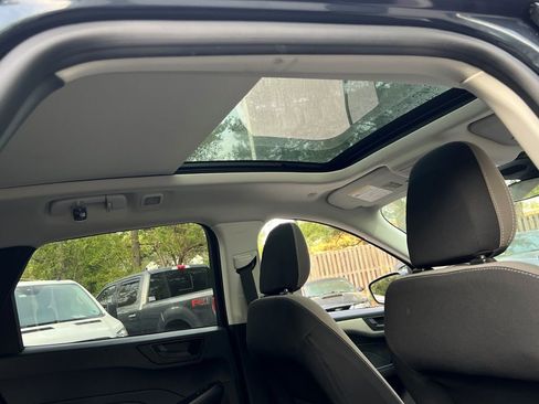 Used 2022 Ford Escape SE w/ SE Sport Appearance Package image 14