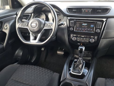 Used 2018 Nissan Rogue SV FWD image 10