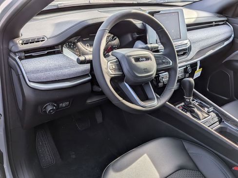 New 2026 Jeep Compass Latitude image 10