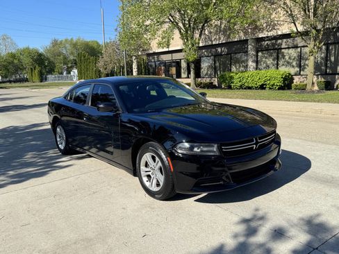 Used 2016 Dodge Charger SE w/ Popular Equipment Group RWD image 6
