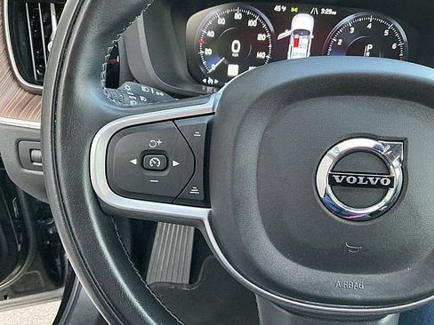 Certified 2021 Volvo XC60 T6 Momentum image 28