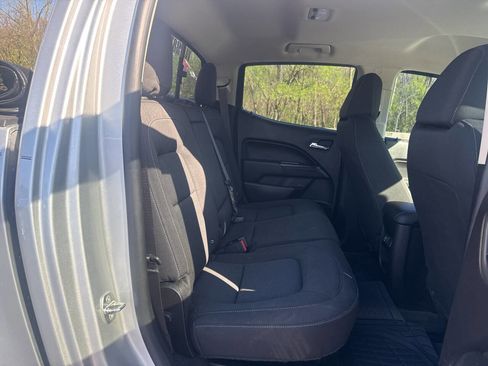 Used 2019 Chevrolet Colorado LT w/ LT Convenience Package AWD/4WD image 24