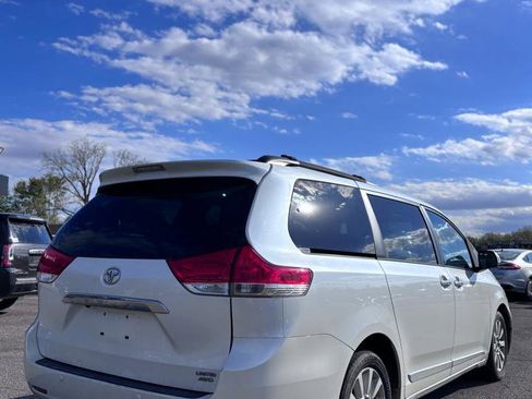 Used 2013 Toyota Sienna Limited w/ Premium Pkg AWD/4WD image 4