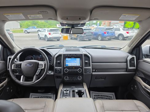 Used 2018 Ford Expedition XLT w/ Equipment Group 202A AWD/4WD image 18