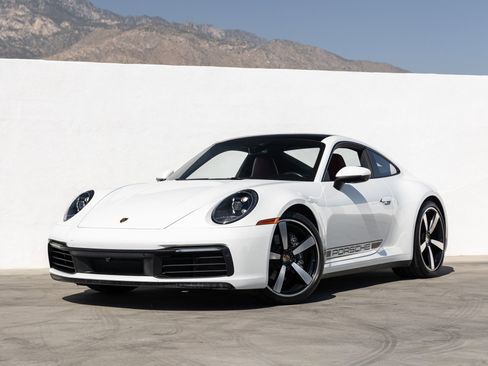 Certified 2022 Porsche 911 Carrera image 1