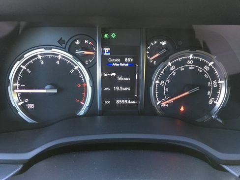 Used 2015 Toyota Highlander XLE AWD/4WD image 2
